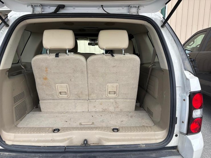 2010-ford-explorer-image-16