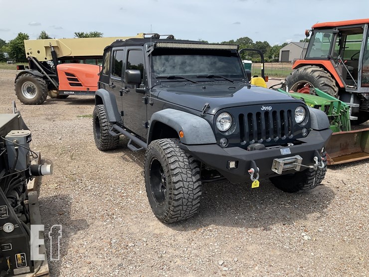 2017-jeep-wrangler-sport-image-1