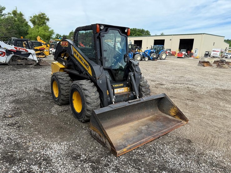 2015-new-holland-l230-image-6