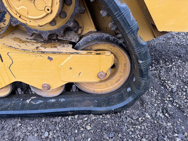 2015-caterpillar-259d-image-16