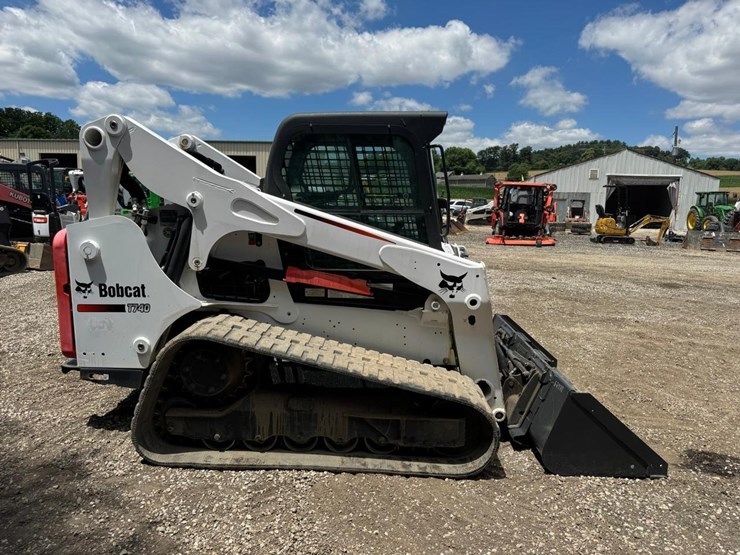 2016-bobcat-t740-image-7