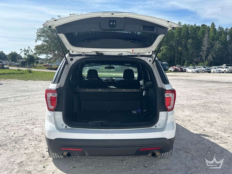 2016-ford-explorer-image-4