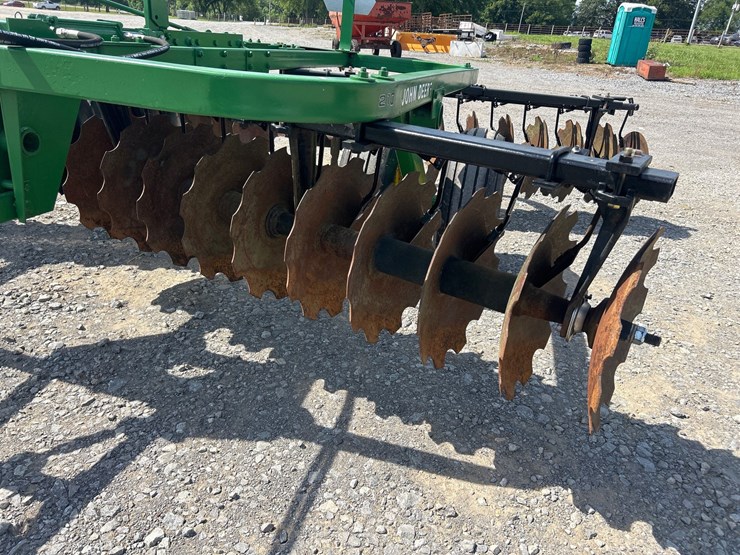 john-deere-210-image-9