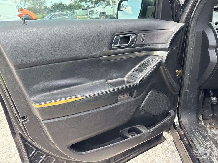 2017-ford-explorer-image-11