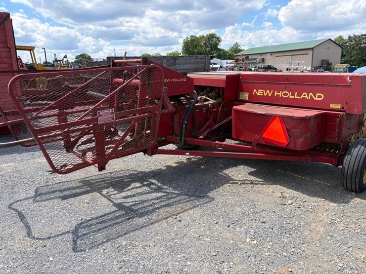 new-holland-325-image-5