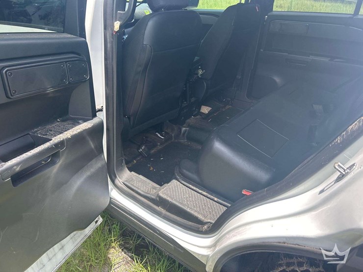 2021-ford-explorer-image-5