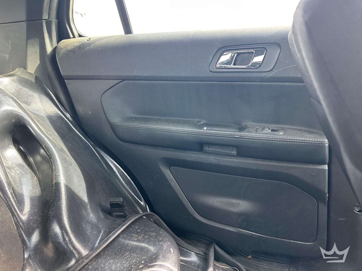 2016-ford-explorer-image-19