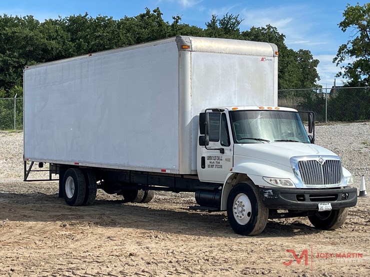2004-international-durastar-4300-image-1