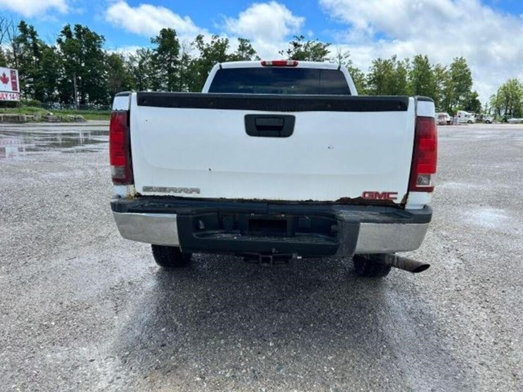 2010-gmc-2500hd-image-5