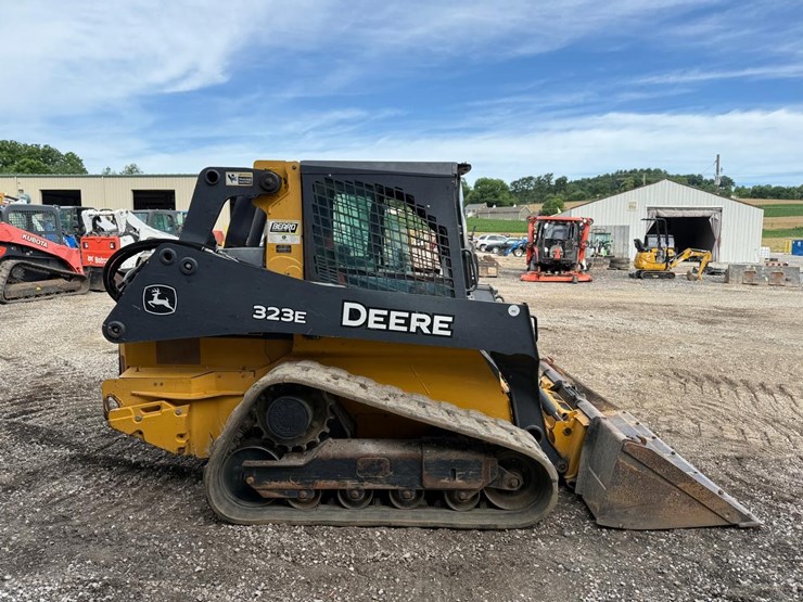 2016-deere-323e-image-5