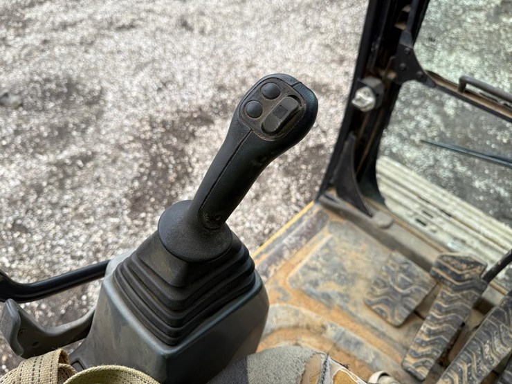 2015-caterpillar-313flgc-image-29