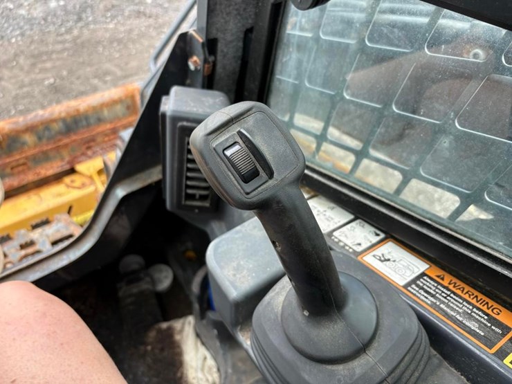 deere-330g-image-18