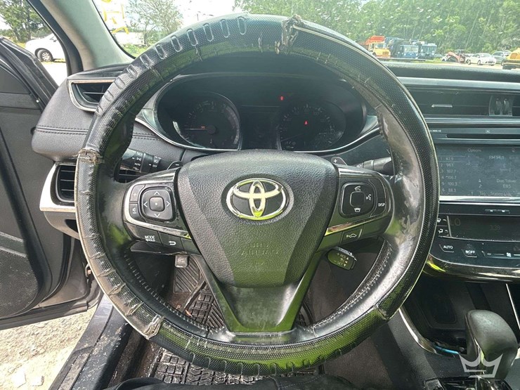 2015-toyota-avalon-sedan-image-13