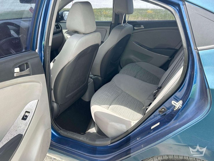 2015-hyundai-accent-sedan-image-12