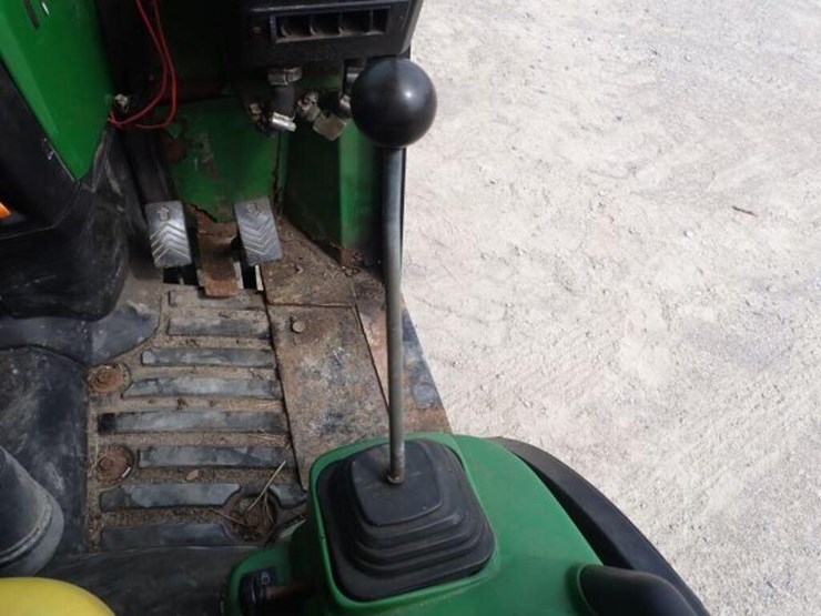 2011-john-deere-1023e-image-45