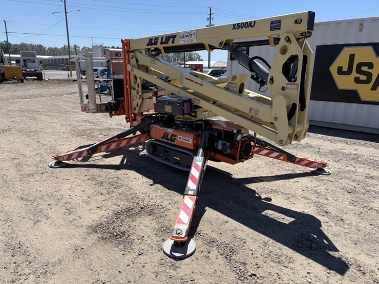 2016-jlg-x500aj-image-6