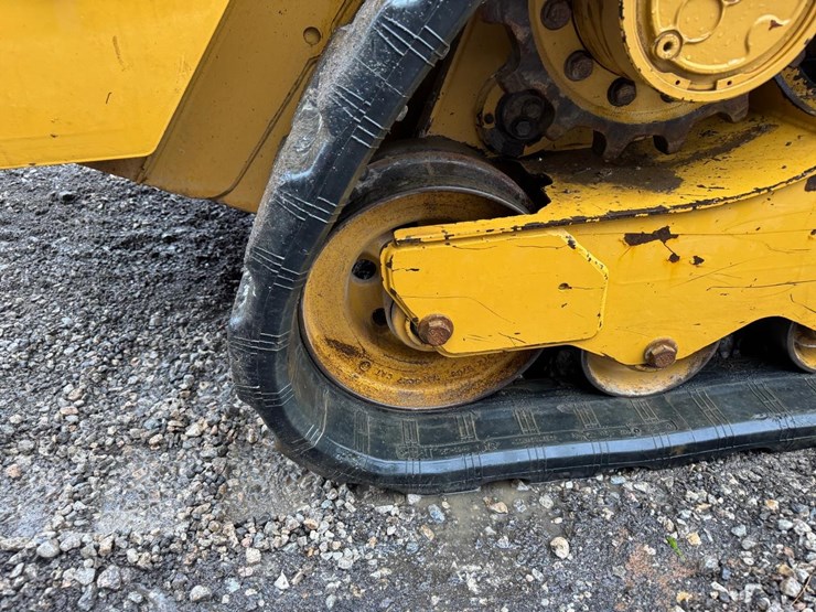 2015-caterpillar-259d-image-20