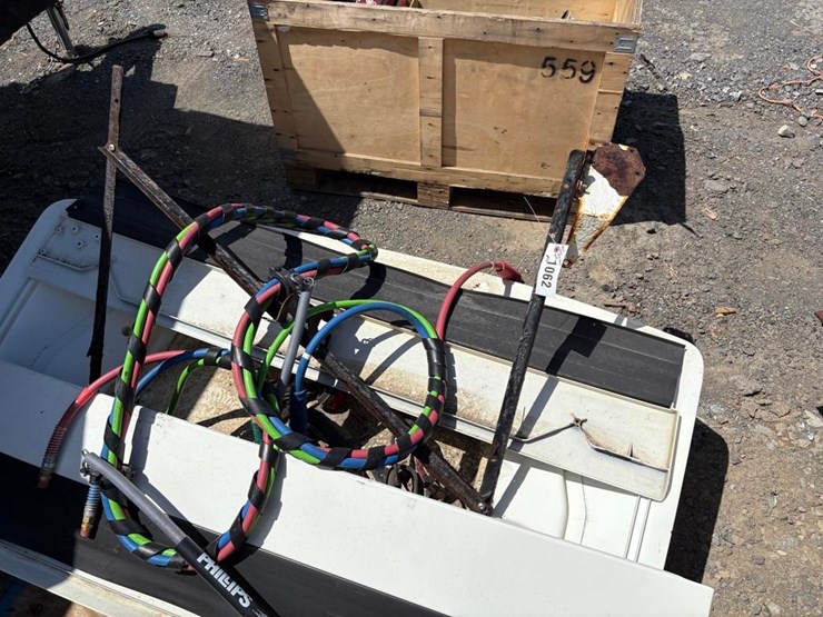 misc-semi-truck-part-image-3