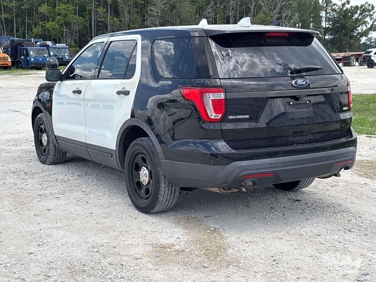 2017-ford-explorer-image-4