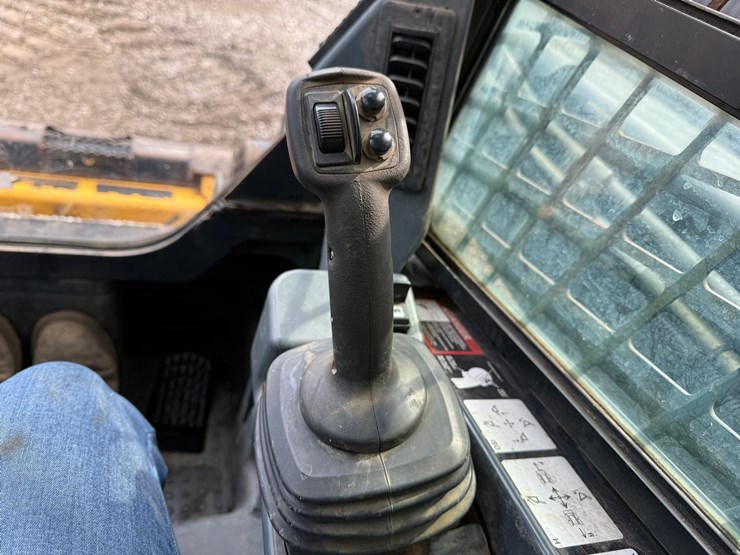 2016-deere-323e-image-20