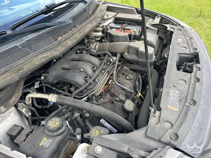 2016-ford-explorer-image-9
