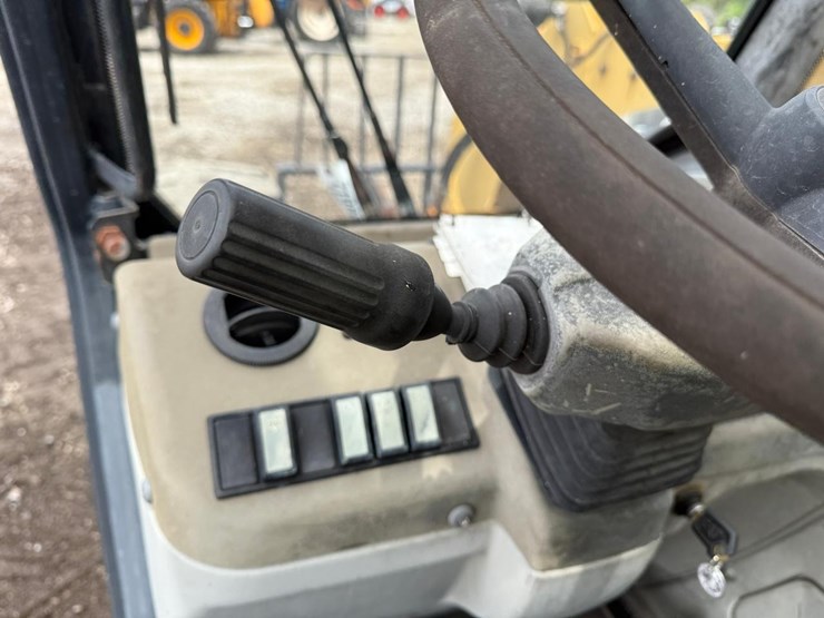 caterpillar-th406-image-22