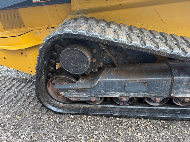 2021-deere-325g-image-13