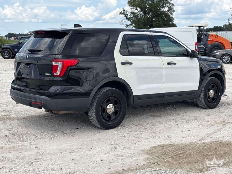 2017-ford-explorer-image-3