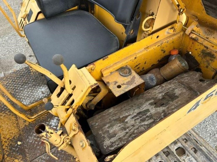 1985-john-deere-450e-image-11
