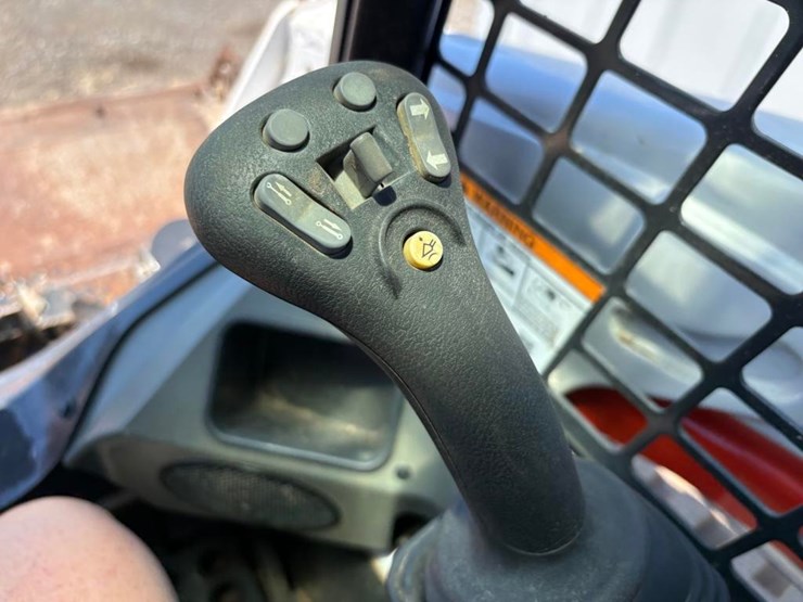 bobcat-t550-image-19