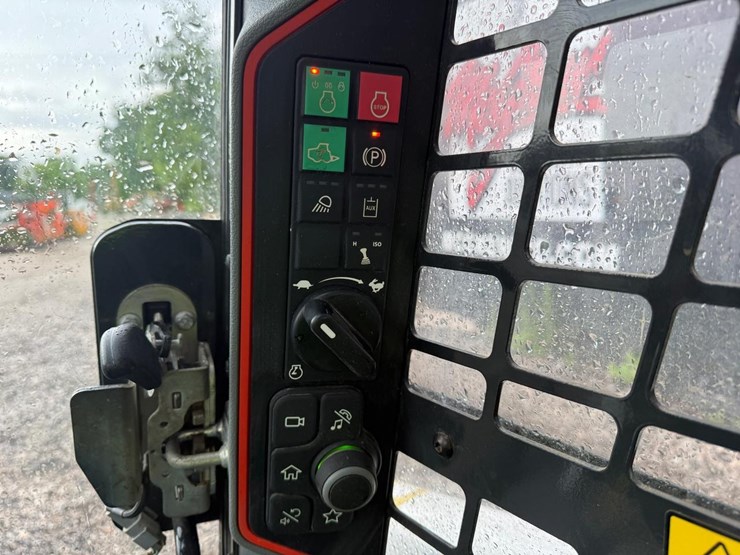 2022-bobcat-t76-image-22