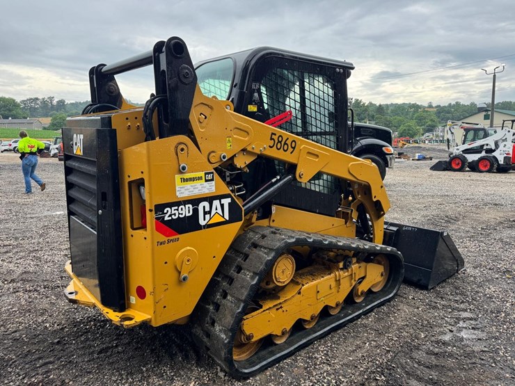 2015-caterpillar-259d-image-6