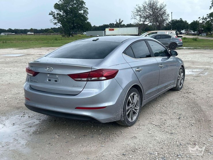 2017-hyundai-elantra-sedan-image-3