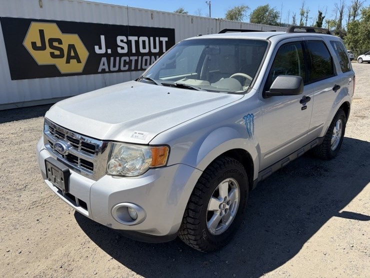 2010-ford-escape-image-1