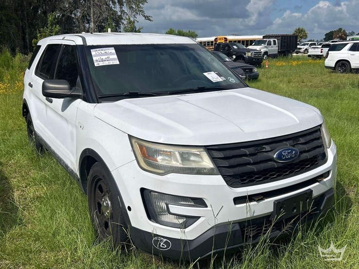 2016-ford-explorer-image-2