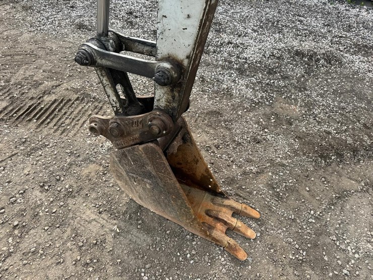 takeuchi-tb250-image-10