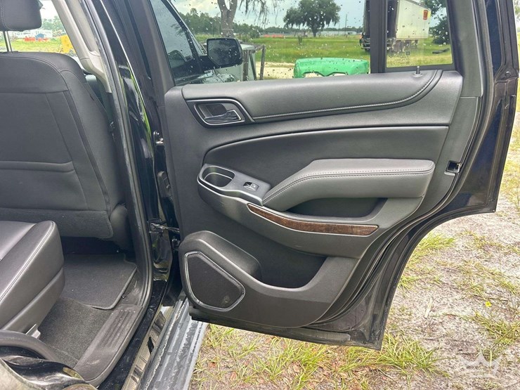 2018-chevrolet-tahoe-image-19