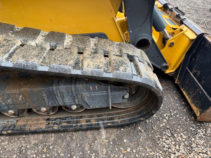 2021-deere-331g-image-14
