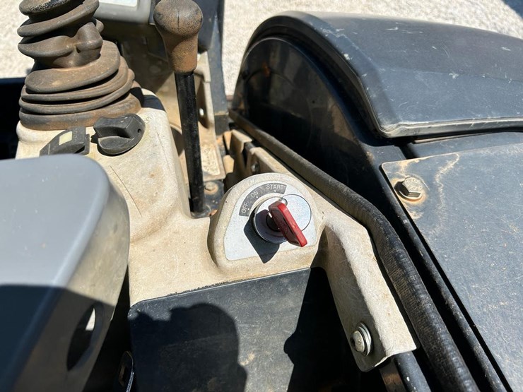 2016-deere-35g-image-23