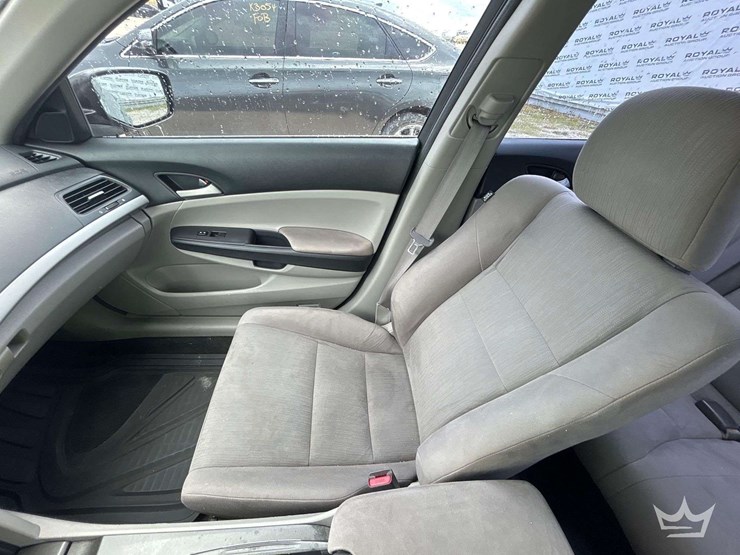 2012-honda-accord-sedan-image-18