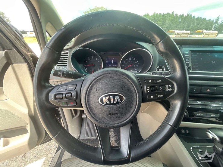 2017-kia-sedona-image-12