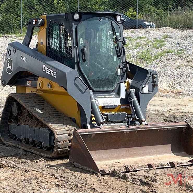 DEERE 331G