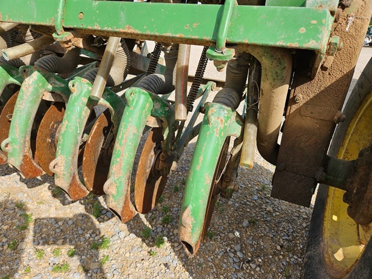 john-deere-10-image-15