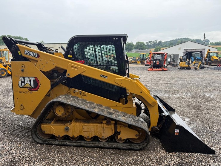 2022-caterpillar-299d3-image-5