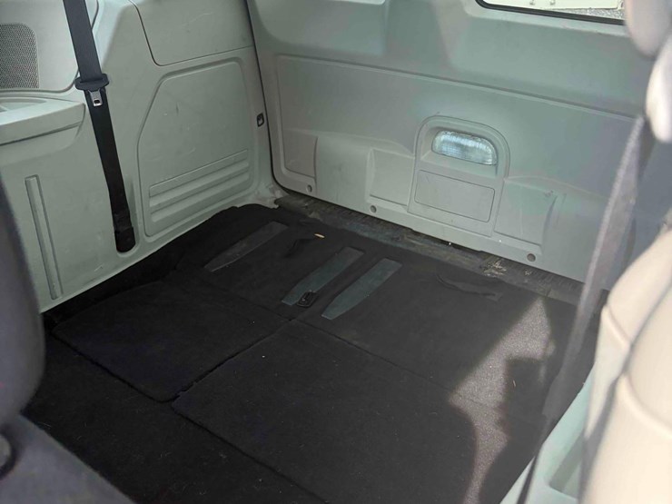 2014-dodge-caravan-image-12