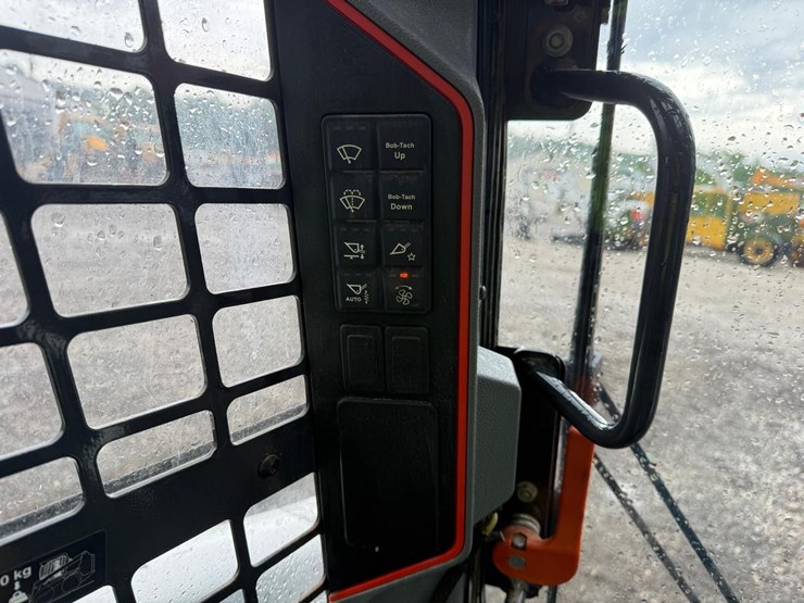 2022-bobcat-t76-image-27