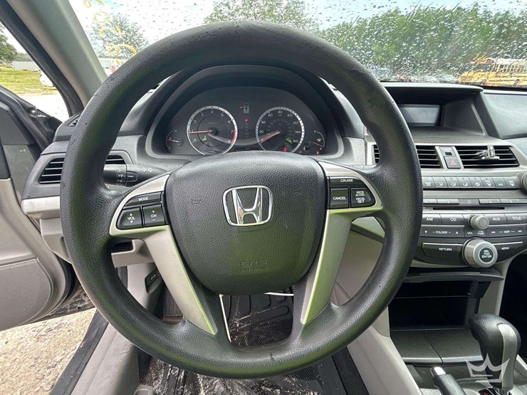 2012-honda-accord-sedan-image-13