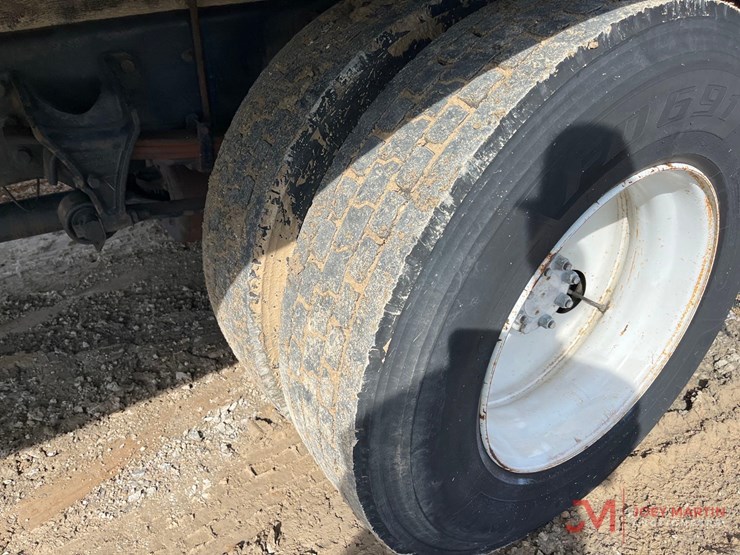 2004-international-durastar-4300-image-6