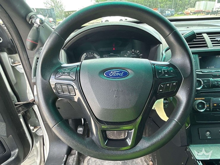 2018-ford-explorer-image-12