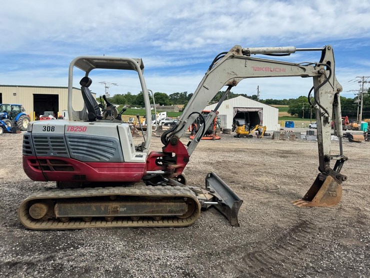 takeuchi-tb250-image-7